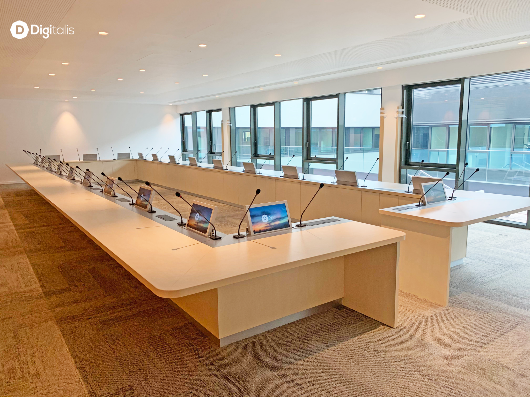 Sophisticated and Functional Boardroom in France - Albiral